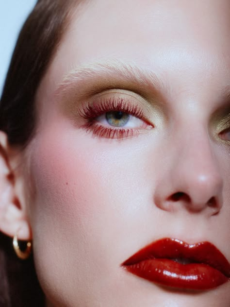 Colored Mascara Makeup Ideas for 2024 - Coveteur: Inside Closets, Fashion, Beauty, Health, and Travel Makeup Trend 2025, Red Mascara Looks, Mascara Editorial, Makeup Trends 2025, Makeup Trends 2024, Red Makeup Aesthetic, Intense Makeup Looks, Caity Baser, Red Mascara