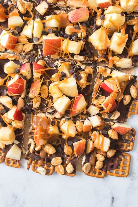 Caramel Apple Bark - This Little Home of Mine Apple Bark Dessert, Bark Dessert, Caramel Apple Bark, Apple Bark, Apple Candy, Caramel Apples Easy, How To Melt Caramel, Candy Bark, Diced Apples