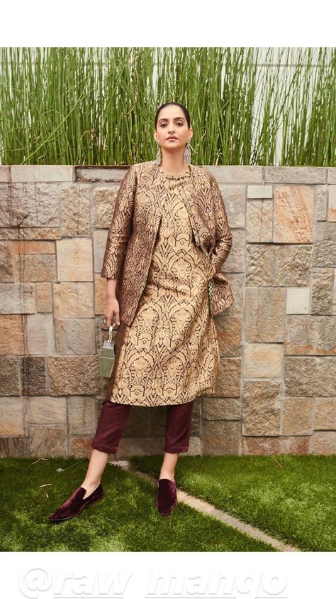 Suit With Jacket Indian Women, Banarasi Jacket Suit, Jacket Suits Indian, Winter Salwar Suit For Women, Banaras Suit, Winter Suits For Women Indian, Banarasi Suit Designs Latest, Banarasi Suit Designs, Kurta With Jacket