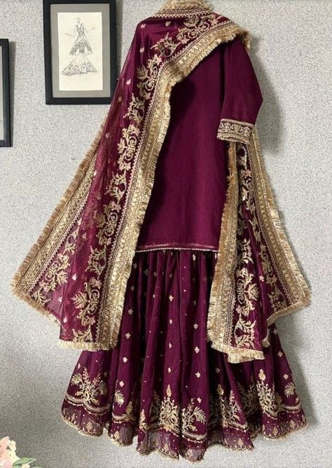 Garara Ideas For Wedding, Purple Gharara Pakistani, Pakistani Garara Dresses, Elegant Pakistani Dresses, Gharara Suits Party Wear, Garara Designs Pakistani Dresses, Mehndi Outfit Ideas, Gharara Designs Pakistani Bridal, Garara Designs