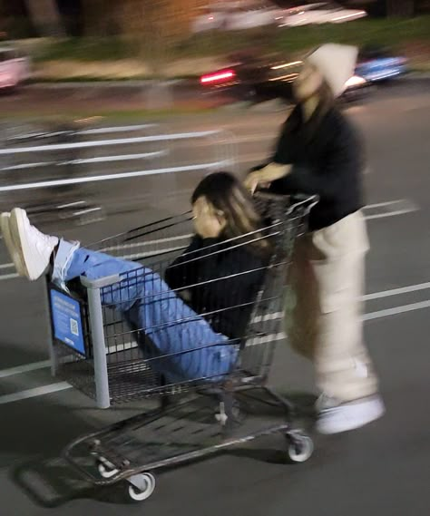 Grunge, shopping cart, trolley, college girls, late night fun Converse Summer, Cute Friend Poses, Sitting Together, Photos Bff, Friendship Photoshoot, Friend Pictures Poses, Best Friend Poses, Shotting Photo, Friend Bff