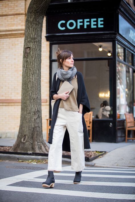 Clogs With Socks, Clogs Street Style, Clog Outfits, Erin Boyle, Clogs Outfits, Reading My Tea Leaves, Elizabeth Suzann, Clogs Outfit, Swedish Clogs