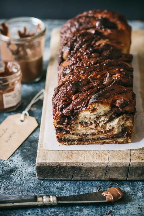 Nutella Babka, Babka Recipes, Nutella Filling, Bread Baking Recipes, Babka Recipe, Chocolate Babka, Nutella Spread, Riyadh Saudi Arabia, Cake Chocolat