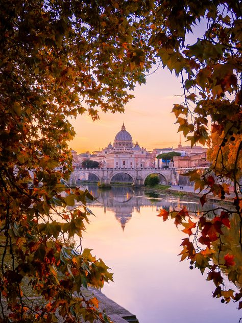 Fall In Italy, Europe Autumn, Studera Motivation, Autumn Travel, England Aesthetic, Trip Planner, Italy Photography, Italy Aesthetic, European Destinations