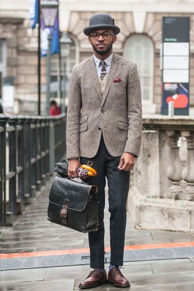 Les Types De Chapeau Qu'Il Faut Connaître ! - PsM Mens Indie Fashion, Types Of Mens Hats, Men Wearing Hats, Indie Fashion Men, Gentleman Mode, The Hatter, Mens Fashion Vintage, Gentlemen Style, Mens Hats Fashion