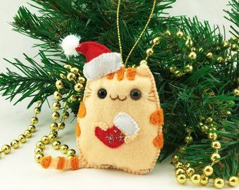 Cat Felt Ornament, Easter Felt, Cat Felt, Neko Atsume, Felt Crafts Christmas, Cat Christmas Ornaments, Felt Crafts Diy, Cat Birthday Party, Felt Christmas Decorations