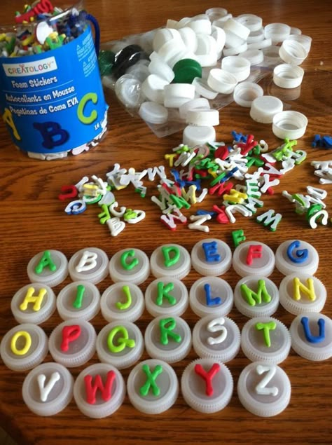 Alphabet stamps with foam stickers and plastic bottle caps.  Just be sure to put the letter on backwards when needed!  So easy! Plastic Bottle Cap Crafts, Plastic Bottle Tops, Bottle Top Crafts, Bottle Projects, Empty Plastic Bottles, Reuse Plastic Bottles, Plastic Bottle Caps, Diy Plastic Bottle, Plastic Recycling