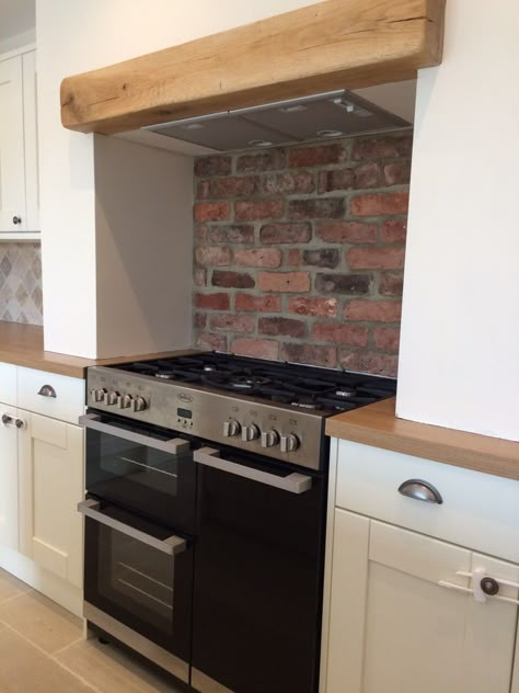 Kitchen cooker alcove with exposed brick and wooden beam Kitchen Shelving Ideas, Diy Stove, Backsplash Diy, Stove Kitchen, Farmhouse Kitchen Backsplash, Kitchen Chimney, Kitchen Cooker, Open Plan Kitchen Dining Living, Kitchen Shelving