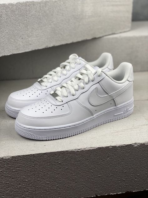 White Air Force Ones Outfit, Air Force 1 All White, All White Air Forces, Nike Air Force White, Zapatillas Nike Air Force, Tenis Air Force, White Air Force Ones, Air Force Women, Air Force One Shoes