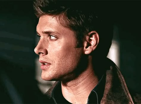 Dean Winchester Aesthetic Icon, Guys With Green Eyes, Dean Winchester Season 1 Icon, Dean Winchester Side Profile, Jensen Ackles Gif, Sam And Dean Supernatural, Dean Gif, Dean Winchester Smirk Gif, Dean Winchester Smile Gif