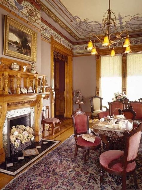 Victorian Decorating Ideas, 19th Century Interior, Victorian Parlour, Edwardian Interiors, Old Home Renovation, Mansion Living Room, Victorian Era Homes, Mansion Living, Victorian Room