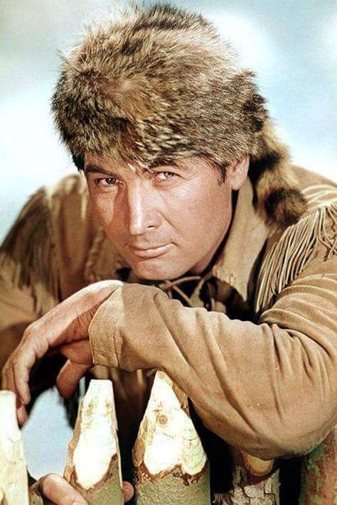 Davey Crockett, Old Western Actors, Fess Parker, Cap America, Akali League Of Legends, Davy Crockett, Disney Tv, Daniel Boone, The Lone Ranger