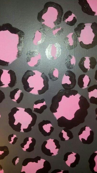 Halle's lepard wall Y2k Accent Wall, Diy Leopard Print Wall, Wall Paint Designs Y2k, Paint Ideas Y2k, Pink Cheetah Print Bedroom, Y2k Wall Painting, Painted Walls Ideas, Cheetah Print Wall, Mcbling Room