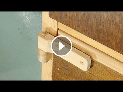 Wooden Crate Bedside Table, Hinges Diy, Wooden Toy Chest, Ormanlık Alan, Wooden Hinges, Wood Hinges, Woodwork Projects, Diy Wooden Projects, Wooden Staircases