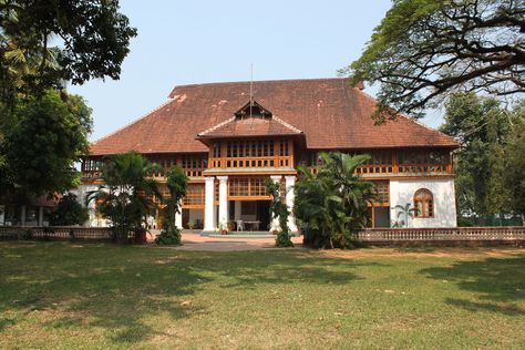 Traditional Architecture Indian, Bolgatty Palace, Konkan House, Tamil House, British Colonial House, Dutch Colonial House, American Craftsman Style, Kerala Architecture, British Colonial Architecture