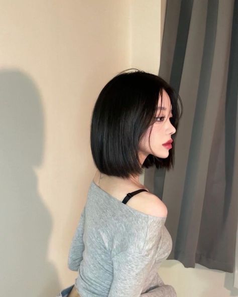 Sleek Short Hair, Short Hair Outfits, Korean Short Hair, Hair Inspiration Long, Minimalist Fashion Women, Asian Short Hair, Haircut Inspiration, Shot Hair Styles, Hair Collection