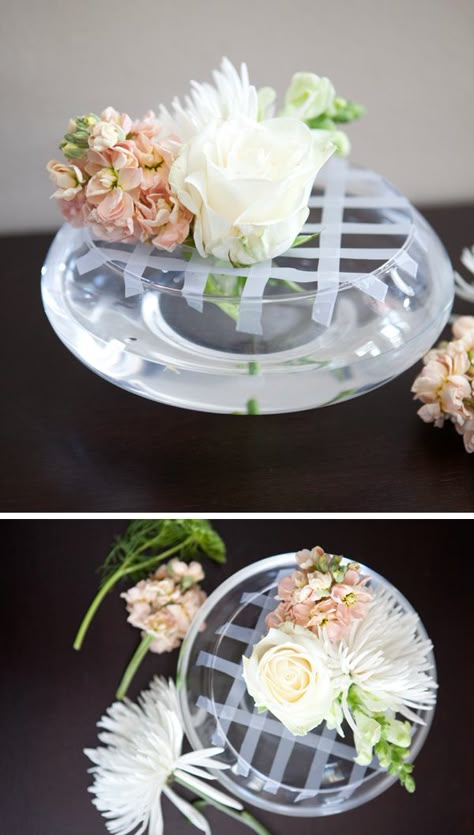 Scotch tape to help with flower arrangements. Genius! Decoration Shabby, Diy Bowl, Diy Flores, Fleurs Diy, Diy Arrangements, Floral Arrangements Diy, Garden Types, Scotch Tape, Flower Arrangements Diy