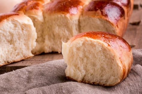 Air Fryer Pull Apart Bread Rolls. Delicious homemade air fryer bread rolls that are easy to prep and bake perfectly in the air fryer, actifry or air fryer oven. Mix and match ingredients based on season and much cheaper than buying bread rolls from the bakery. #airfryer #airfryerbread #pullapartbread #breadrolls Homemade Bisquick, Bread Pull Apart Recipes, Slow Cooker Times, Bread Rolls Recipe, Yummy Healthy Breakfast, Winter Cooking, Fry Bread, Pull Apart Bread, Air Fryer Recipes Easy