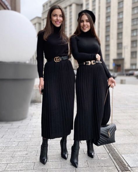 Layered Knitwear Outfit, Pleated Skirt Outfit, Modest Apparel, Fashion Dark, Stylish Fall Outfits, Winter Closet, Winter Fashion Outfits Casual, Business Chic, Fall Dress Outfit