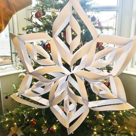 Aesthetic Origami, Giant Snowflakes, School Art Club, Hanging Snowflakes, Diy Snowflakes, Craft Ideas For Beginners, 3d Paper Snowflakes, Snowflakes Diy, Paper Snowflakes Diy