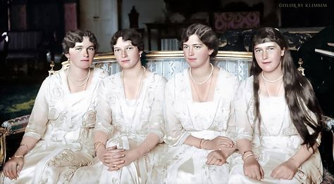 The Romanov Dynasty on Instagram: “The Romanov sisters, in the last official photograph session, 1916. Their father abdicated few months later due to many disturbs in the…” Olga Romanov, Russian Royalty, Tatiana Nikolaevna, Romanov Sisters, Anastasia Romanov, Princesa Real, Grand Duchess Olga, Romanov Dynasty, Tsar Nicholas Ii