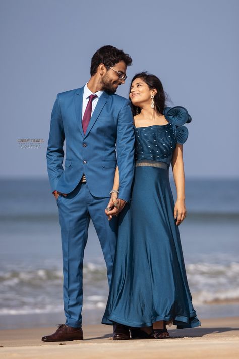 Pre Wedding Poses Pre Wedding Poses Indian, Indian Couple Pre Wedding Photoshoot, Pre Wedding Stills, Pre Wedding Photo Shoot Poses, Preeweding Shoot Outdoor, Couple Stills For Photo Shoot, Prewedding Photography Pose, Pre Wedding Photoshoot Outfit Couple Photos, Indian Prewedding Photoshoot