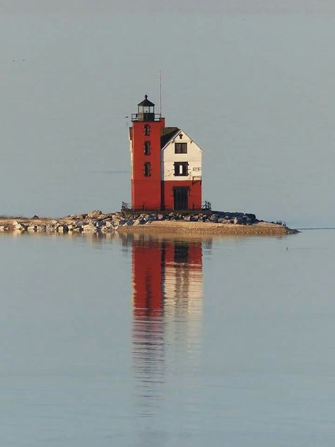 Western tip on round Island Mackinac Island Michigan Painting, Lighthouse House, Round Island, Lighthouses Photography, Nautical Crafts, Lighthouse Photos, Lighthouse Painting, Lighthouse Pictures, Lighthouse Art