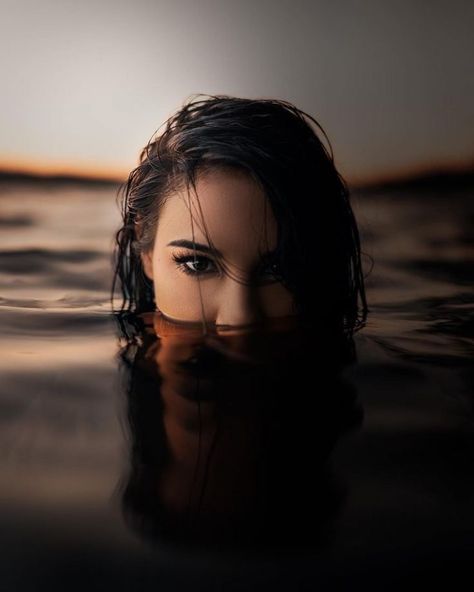 Emerging From Water, Beauty Fotografie, Female Portrait Photography, Beauty Dish, Photography Inspiration Portrait, Portrait Photography Women, Self Portrait Photography, Fantasy Portraits, Water Photography