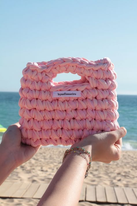 Mini Chunky Crochet Patterns, Mini Bag Crochet, Pink Crochet Bag, Crochet Pouches, Crochet Mini Bag, Crochet Store, Fall Crochet Patterns, Easy Crochet Animals, Handmade Crochet Bags