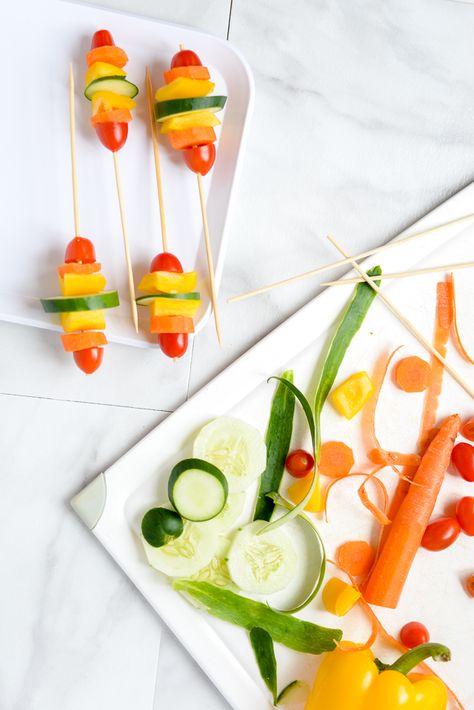 Eat the Rainbow // Raw Vegetable Skewers | Elisabeth McKnight Vegetable Sticks Party, Vege Skewers, Meat And Veggie Skewers, Veggie Skewers Raw, Vegetarian Skewers Bbq, Beaver Activities, Lipstick Party, Veggie Kebabs, Veggie Cups