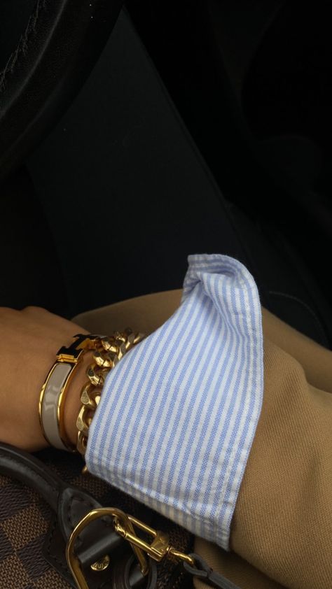 Hermes Bracelet Outfit, Hermes Bracelet Aesthetic, Hermes Bracelet Stack Gold, Hermes Clic H Bracelet, Gold Hermes Bracelet, Hermes Click Clack Bracelet, Hermes Behapi Bracelet, Bracelets Outfit, Hermes Bracelet