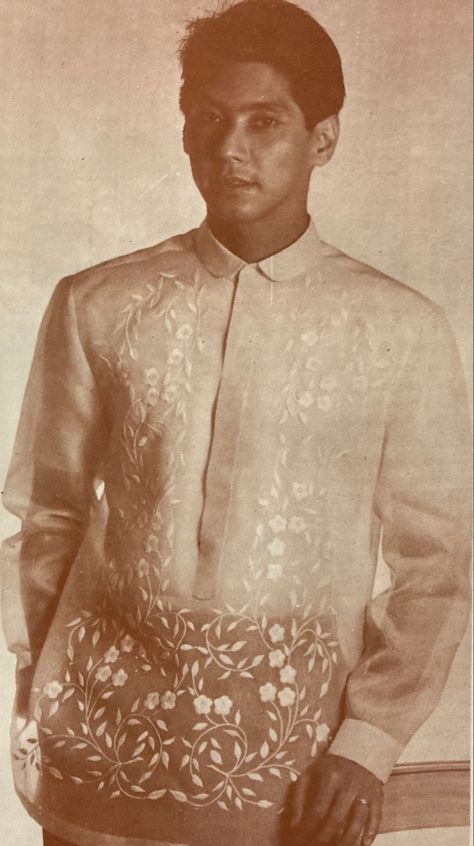 Journey of the Barong Tagalog, 20th Century Philippines Part 33: Chito Antonio. Luis “Chito” Antonio is a Filipino architect, interior designer, fashion designer, and housewares and accessories designer. In the 1980’s, after only a couple years of fashion designing under his belt, Antonio designed his versions of the Barong Tagalog, which were a mix of traditional elements and his own sleek touches. Of the traditional, he incorporated piña or jusi fabric, a loose cut, a length extended . . . Barong Tagalog Traditional, Filipino History Aesthetic, Barong Tagalog Aesthetic, Filipino Barong, Filipino Aesthetic, Filipino History, Philippine History, Floral Machine Embroidery Designs, Garden Formal