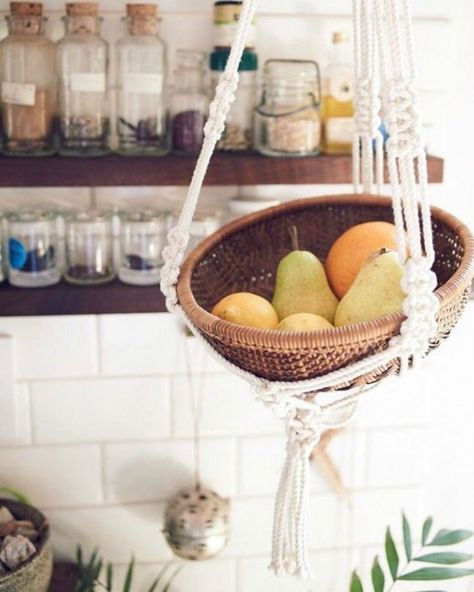 Diy Fruit Bowl, Fruit Baskets Diy, Dreamcatcher Diy, Diy Macrame Wall Hanging, Metal Plant Hangers, Hantverk Diy, Diy Bowl, Macrame Hanger, New Fruit