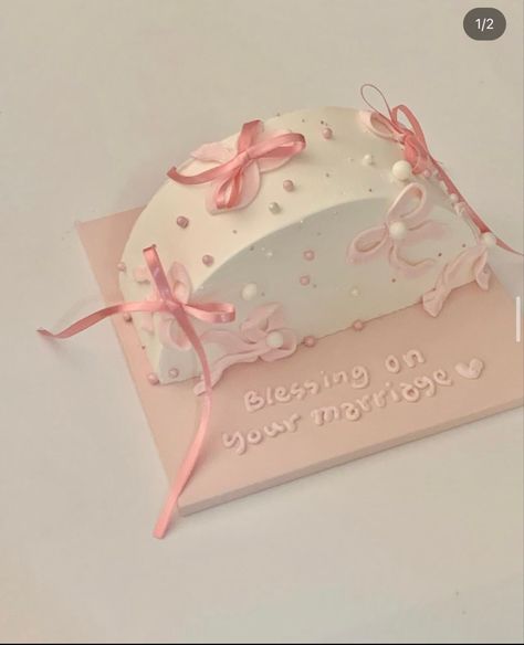 Half Cake Design For Birthday, Coquette Cake Birthday Pink, Simple Cake Aesthetic, Half Kg Cake Design For Birthday, Ribbon Cake Design, Half Cake Design, Foto Birthday, Coquette Cake, Half Cake