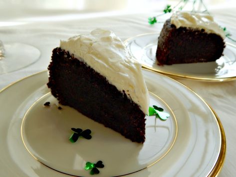 Easy Guinness Chocolate Cake, adapted from Nigella Lawson - Frugal Hausfrau Nigella Guinness Cake, Nigella Chocolate Guinness Cake, Chocolate Cake Images, Easy Chocolate Cake Recipe, Chocolate Guinness Cake, Green Ice Cream, Guinness Chocolate, Guinness Cake, St Patric