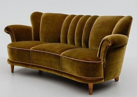 1940’s Furniture, 1940s Sofa, Plum Sofa, 1940s Living Room, 1940s Cars, 1940s Furniture, 1940s Decor, Curvy Sofa, Sala Vintage