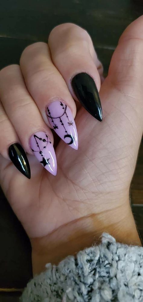 Purple Almond Acrylic Nails Ideas, Pastel Goth Nails Simple, Almond Nails Goth Designs, Dark Purple And Black Nail Designs, Goth Pastel Nails, Nail Art Purple And Black, Dark Whimsical Nails, Purple And Pink Nail Art, Goth Style Nails