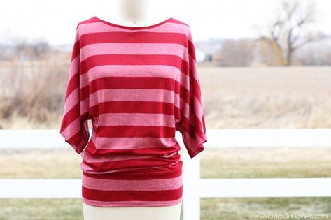 Dolman Style with Banded Bottom | this is my favorite style of shirt: need to make a few of these for the summer Dolman Top Pattern, Shirt Tutorial, Free Sewing Pattern, Dolman Top, Simple Top, Dolman Sleeve Tops, Simple Shirts, Diy Couture, Diy Shirt