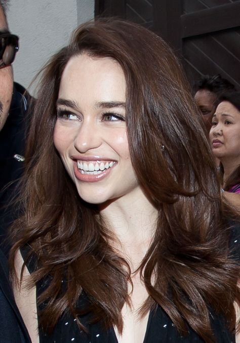 Emilia Clarke in 2012. Hair Color Brown Chestnut, Hair Color For Fair Skin, Chestnut Brown Hair, Chestnut Hair, Chestnut Hair Color, Chocolate Hair, Chocolate Brown Hair, Spring Hair Color, Long Brown Hair