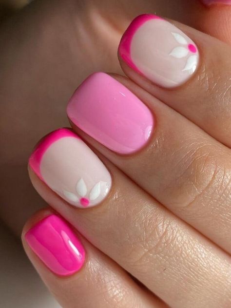 Two-tone pink short nails with French tips and flower accent Natural Pink French Manicure, Basic Biab Nail Art, Manicure French Ideas, Pink Gel Manicure Designs, Basic Manicure Ideas, Nail Pink Design, Pink French Tip Manicure, French Manicure Pink Tips, French Shellac Nails