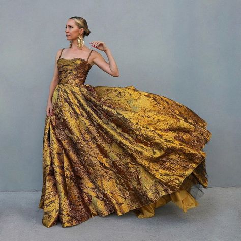 We Dream In Colour on Instagram: “@blaireadiebee sweeping in with the Midas touch 🤩✨ 📷: Willow earrings 🍂 #wedreamincolour” Gold Gala Dress, Blair Eadie, Atlantic Pacific, Fashion Gowns, Silky Dress, Grad Dresses, Gala Dresses, Glam Dresses, Fancy Outfits