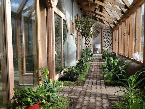 Photography :  Mueller Felix Earthship Home Plans, Earthship Plans, Michael Reynolds, Earthship Biotecture, Building Green, Earth Sheltered Homes, Earth House, Dome Homes, Architecture Contemporary