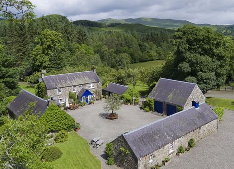 Scottish Estate, Irish Farmhouse, Inveraray Castle, Scottish Cottages, Country Living Uk, Scottish House, Scottish Homes, Stone Farmhouse, Traditional Farmhouse