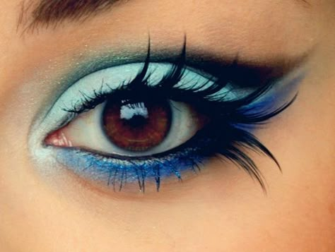 looks like a feather Makeup Cantik, Makeup Tip, Beauty Make-up, Fairy Makeup, Blue Eyeshadow, Blue Makeup, Blue Eye Makeup, Makeup Geek, Eye Make