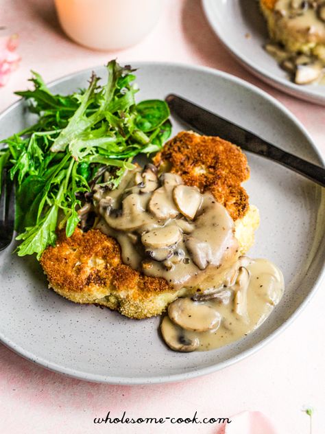 Vegan Cauliflower Steak Recipes, Mushroom Schnitzel, Cauliflower Schnitzel, Vegan Mushroom Sauce, Vegan Schnitzel, Vegan Cauliflower Recipes, Tasty Cauliflower, Mushroom Sauce Recipe, Vegan Mushroom