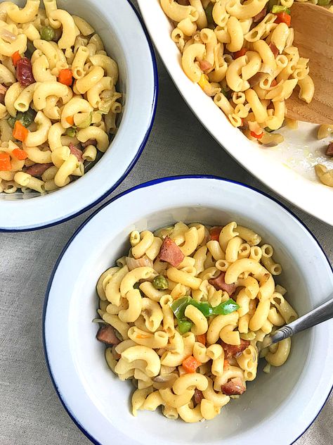 macaroni stir fry Macaroni Stir Fry, Nigerian Fried Rice, Fried Macaroni, Fried Spaghetti, How To Make Macaroni, Fried Ham, Amazing Cookie Recipes, Macaroni Recipes, Habanero Peppers