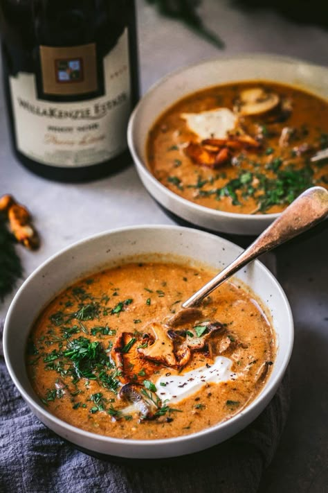 Hungarian Mushroom, Hungarian Mushroom Soup, Creamy Soup Recipes, Fall Soup Recipes, Fall Soup, Delicious Soup Recipes, Fall Soups, Goulash, Idee Pasto Sano