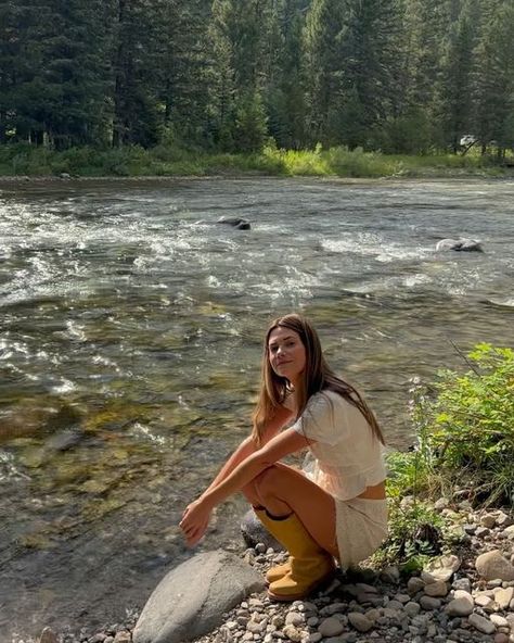 Jenna on Instagram: "August slowly slipping away ☀️🌼🌿 #fryeboots #frye #freepeople" Frye Campus Banana Outfit, Frye Boots Outfit Fall, Frye Campus 14l Boots Outfit, Campus Frye Boots Outfits, Campus Frye Boots, Campus Boots Outfit, Campus Boots Frye, Frye Campus Boots Outfit, Black Frye Campus Boots