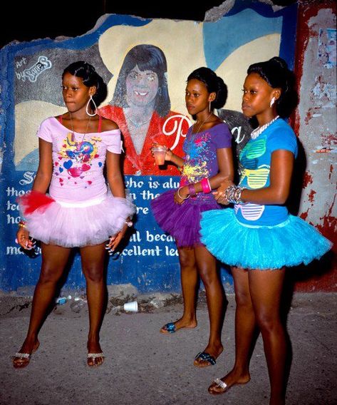 Jamaica Passa Passa  Photo Radcliffe Roye Dancehall Aesthetic, Jamaica 90s, Dancehall Fashion, Essay Transitions, Dancehall Outfits, Essay Scholarships, Identity Photography, Paragraph Structure, Jamaican Dancehall