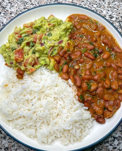 Healthy African Food, Kenyan Food Recipes, Kenyan Meals, Beans And Rice Recipes, Kenyan Recipes, Beans Stew, Guacamole Recipes, Kenyan Food, Rice Beans